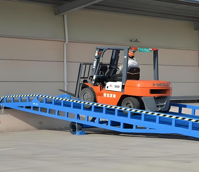 兴义移动式卸货平台（叉车用）